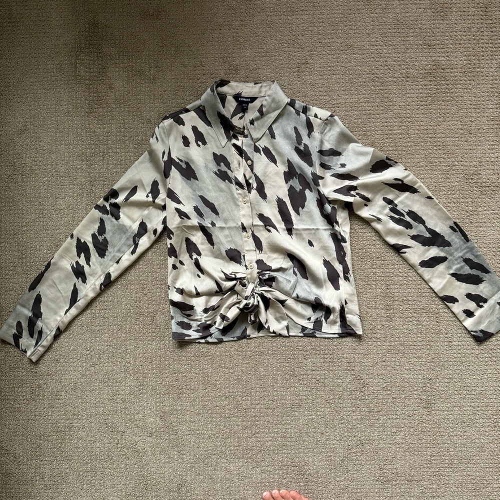 NWT Express Button Down Blouse - Picture 4 of 4